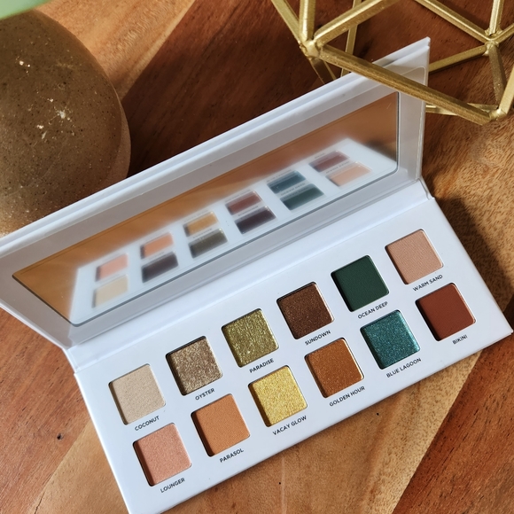 Beachside Babe Eyeshadow Palette ICONIC LONDON - Picture 3 of 9